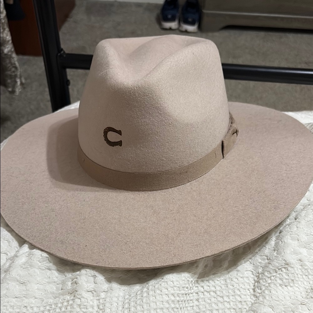 Charlie horse an Rockin C hats